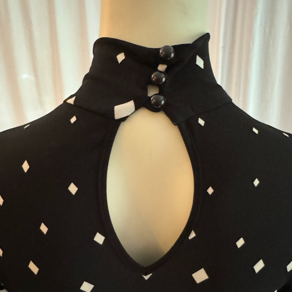 Truly unique retro 60s mini dress, batwing sleeves. Soft polyester. Stretchy. - Picture 6 of 8